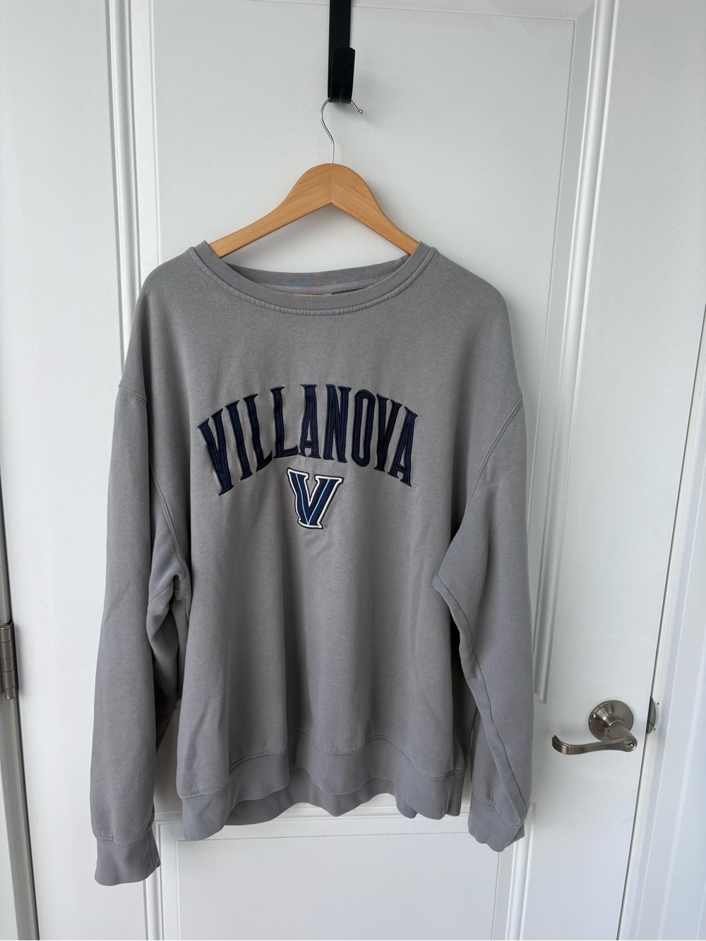 Vintage Villanova Stadium Athletics Grey Crewneck (Fits like an XL)